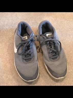 Nike Women’s Grey Athletic Sneakers with White Swoosh Size 10